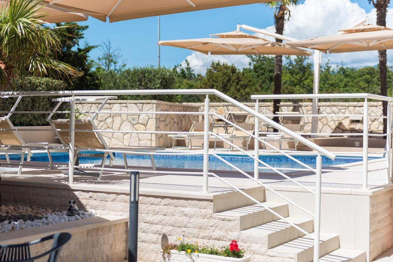노바야 Pool Terrace Sea View Sarkic 아파트 외부 사진