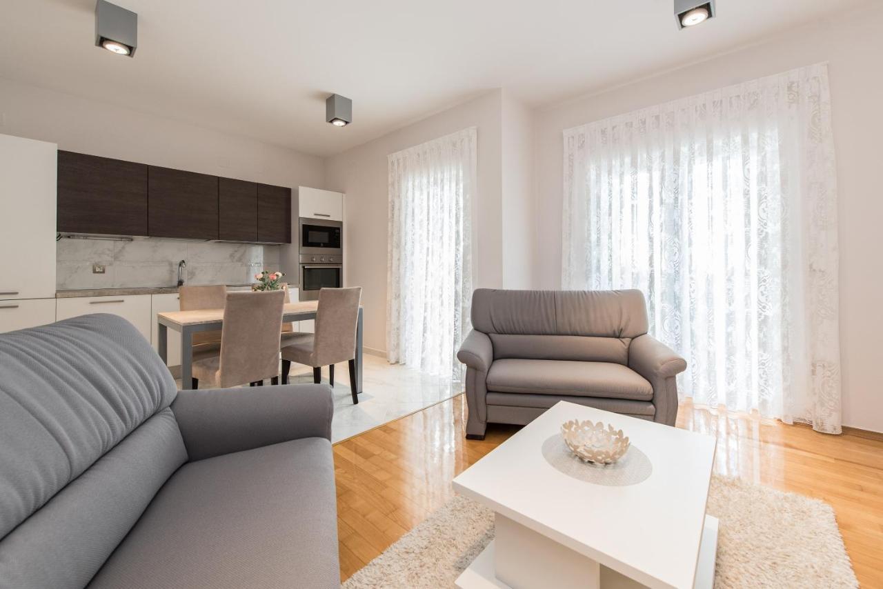 노바야 Pool Terrace Sea View Sarkic 아파트 외부 사진